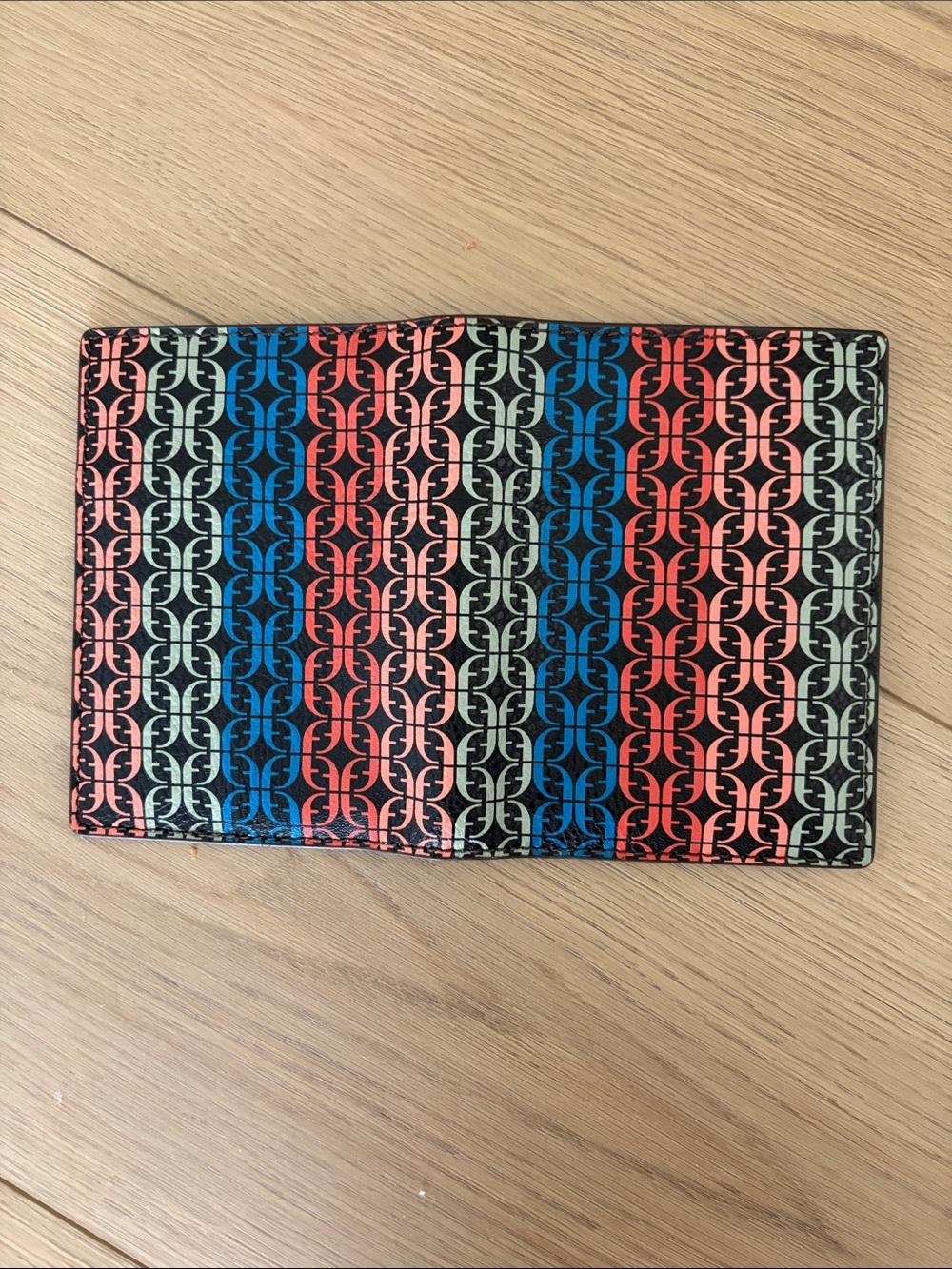 Fossil Leather Bifold Passport Holder & Wallet - Picture 2 of 2